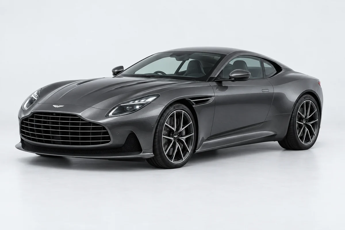 Aston Martin DB12 — вид спереди в три четверти