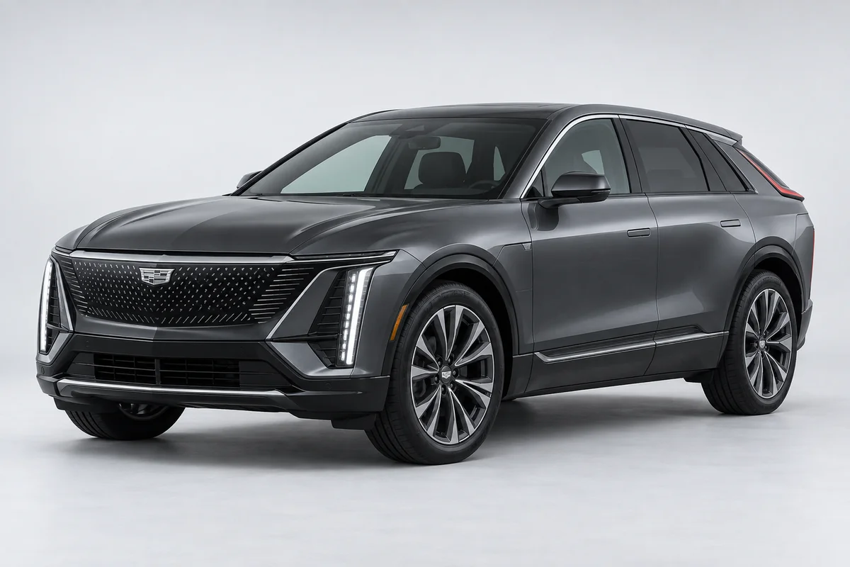 Cadillac LYRIQ — вид спереди в три четверти