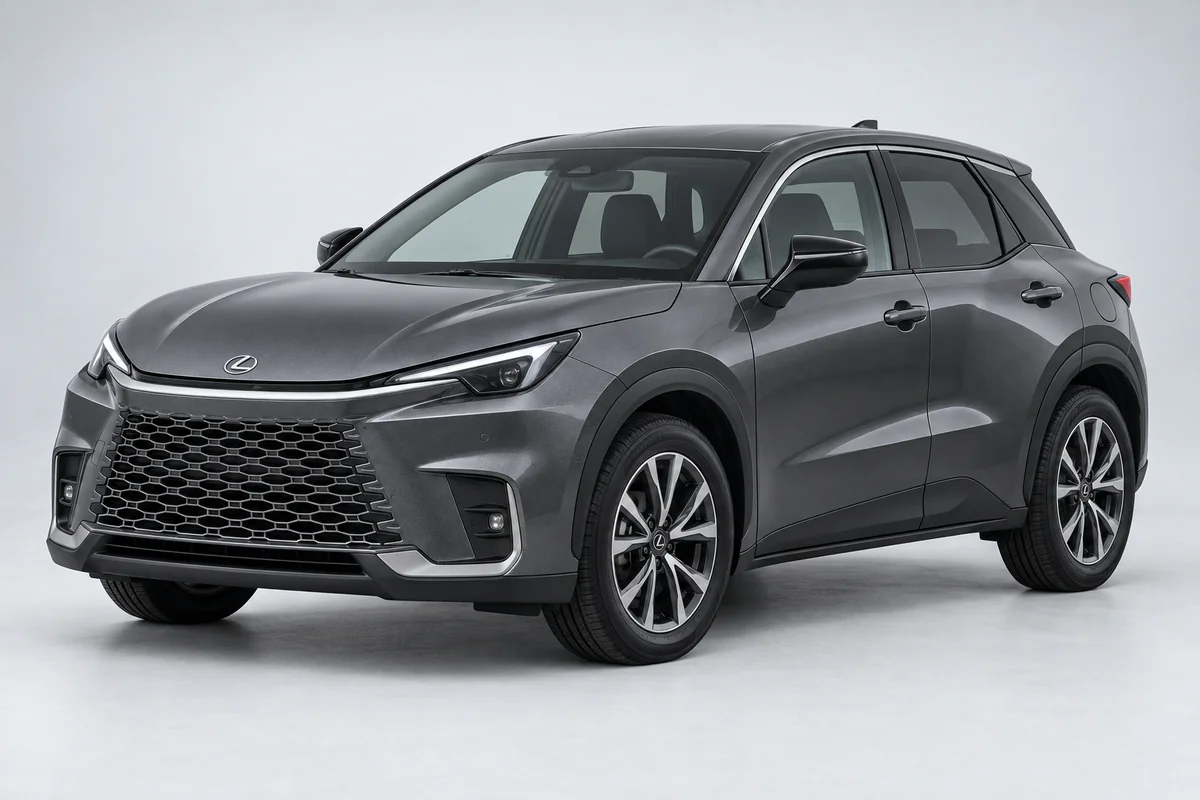 Lexus LBX — вид спереди в три четверти